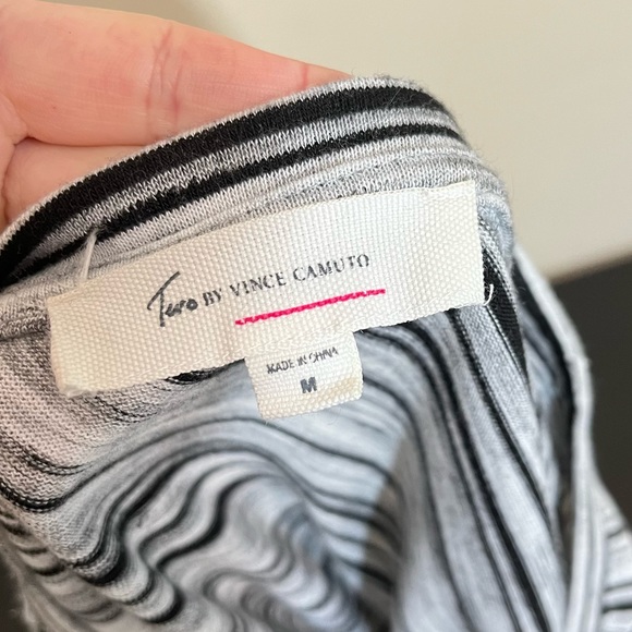 Two by Vince Camuto Striped Asymmetrical Top Tie Sleeves - Picture 8 of 12